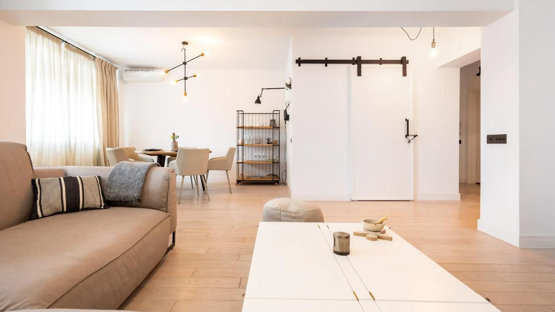 Zodiac Center Appartement Boekarest